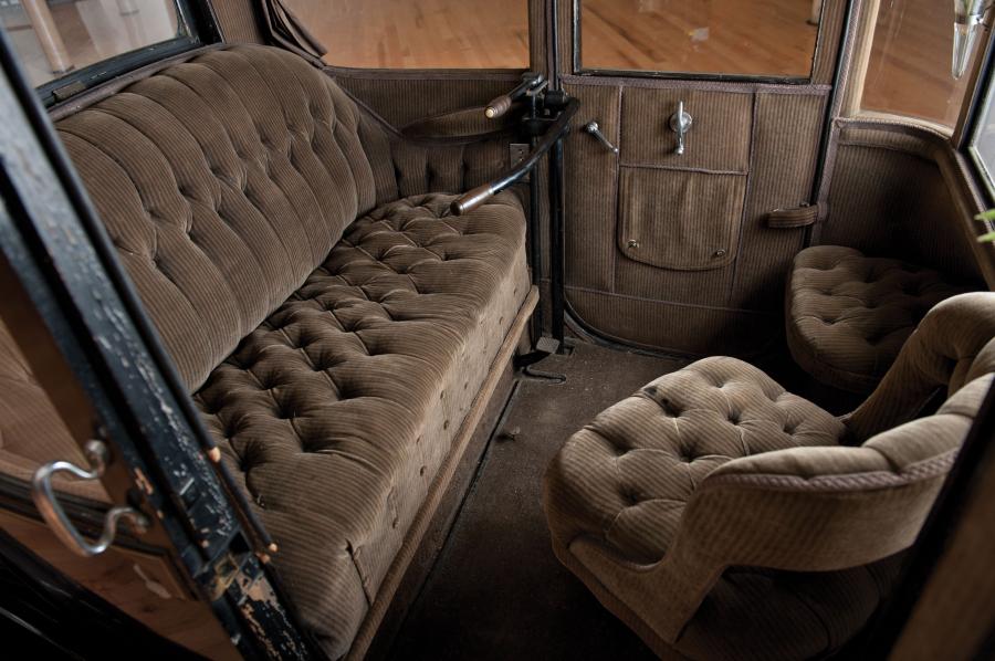  Detroit Electric Model 75B Brougham 1918 года  (фото 13 из 14)